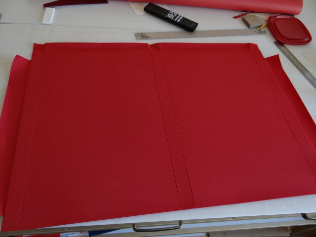 A birght red cover for the Cuba portfolio