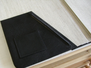 Zipper pocket for leather notebook